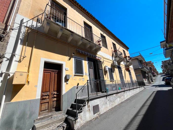 Casa con 6 locali in vendita in Via Giuseppe Mazzini, Santa Maria di Licodia