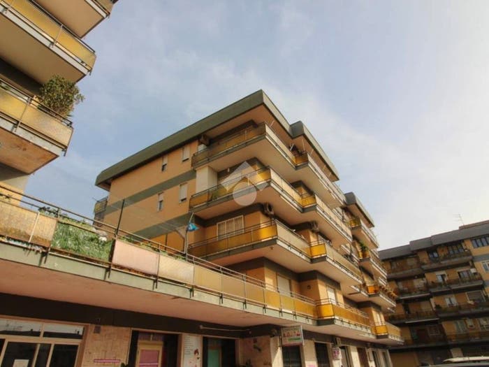 Appartamento con 6 locali in vendita in Via Gaetano Salvemini, Reggia di Caserta, Caserta