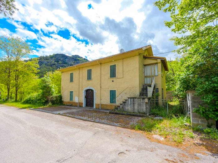 Appartamento trilocale in vendita in Località Roccamurata, Borgo Val di Taro