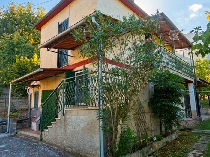 Casa trilocale in vendita in Via della Croce, Morolo