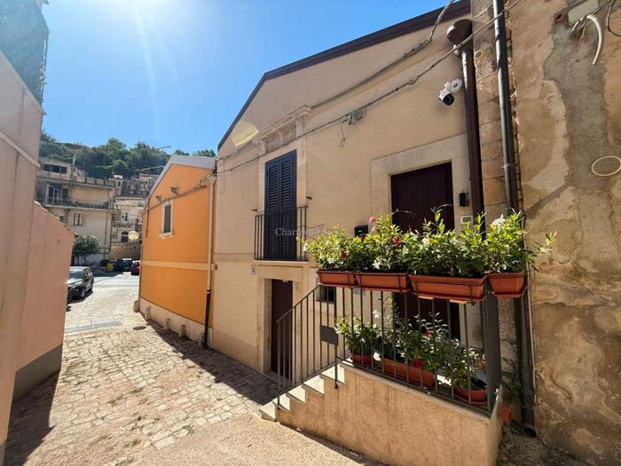 Casa bilocale in vendita in Via Emanuele Savarino, Modica Bassa, Modica