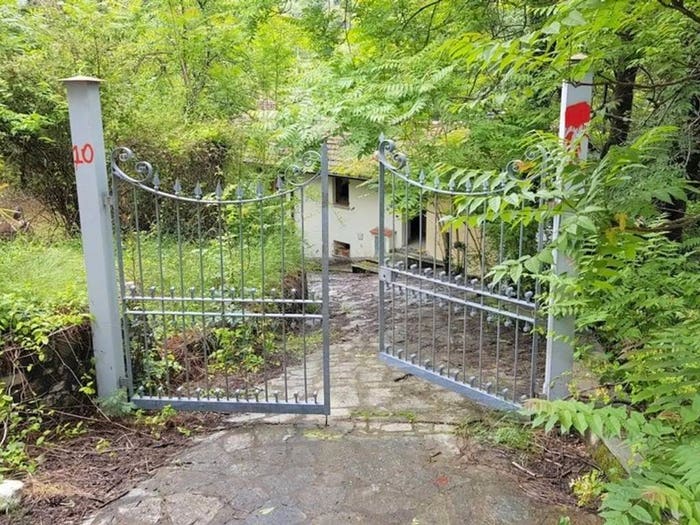 Casa con 6 locali in vendita in Località Castello Laino CO Italia Laino CO, Laino