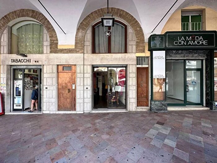 Appartamento bilocale in vendita in Piazza Del Popolo, Centro, Fermo