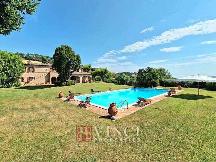 Casa con 6 locali in vendita in Montegranaro