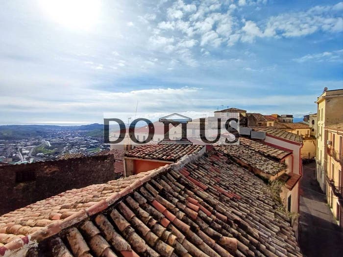 Appartamento con 5 locali in vendita in Via San Francesco di Paola, Centro Storico, Catanzaro
