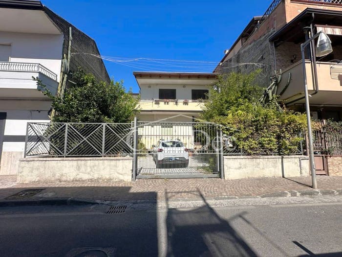 Casa con 6 locali in vendita in Via Macedonia, Lusciano