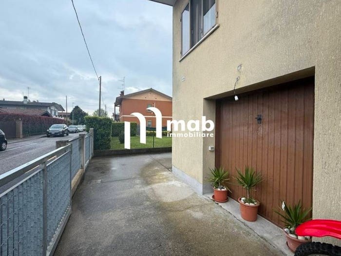 Casa con 5 locali in vendita in Via della Rinascita, Bevazzana, Latisana