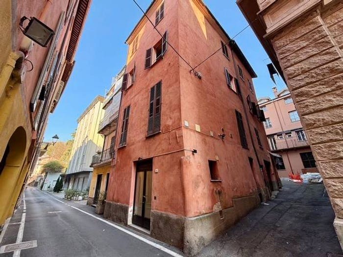 Casa con 6 locali in vendita in Via Giuseppe Benedetto Cottolengo, Breo, Mondovì