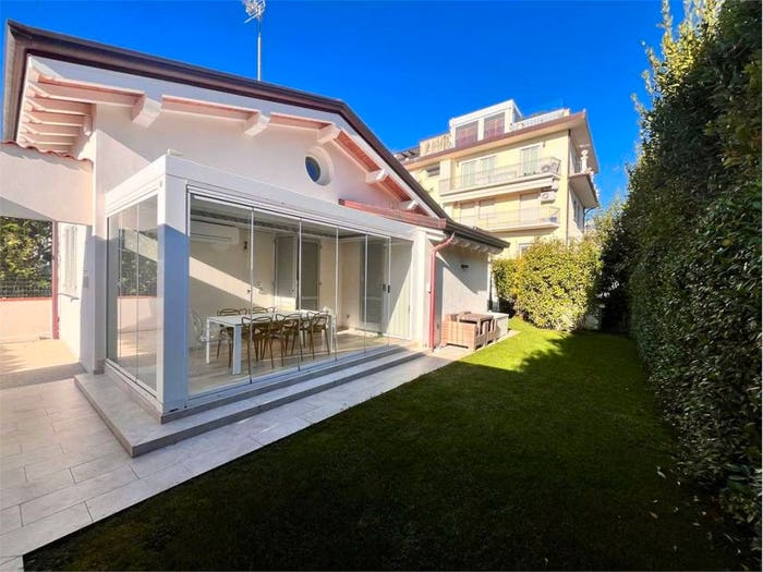 Casa con 6 locali in vendita in via piave, Centro, Forte dei Marmi