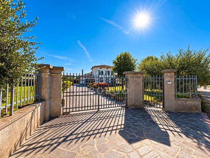 Casa con 6 locali in vendita in via zei, Alberghi Via Romana Pescia Morta, Pescia