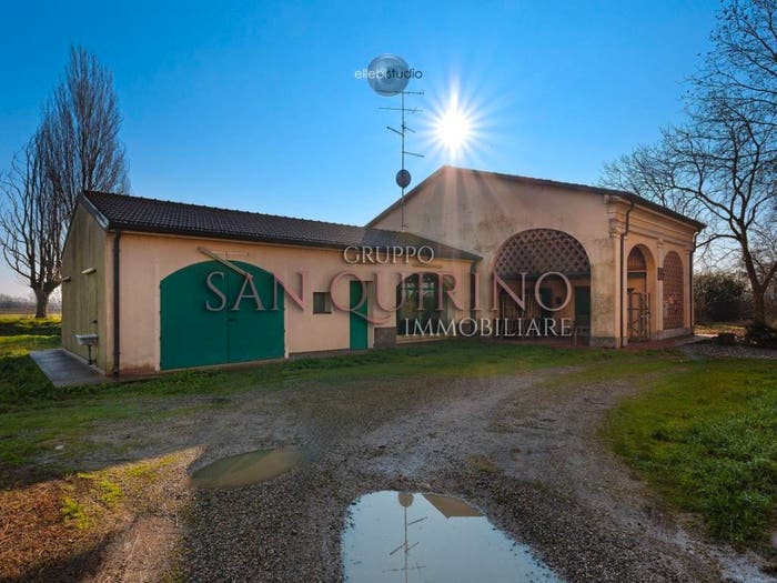 Casa con 6 locali in vendita in Via Porto, Rolo