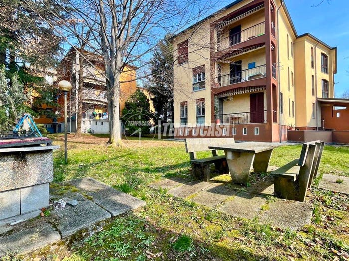 Appartamento trilocale in vendita in Via S Pietro, Centro, Casatenovo