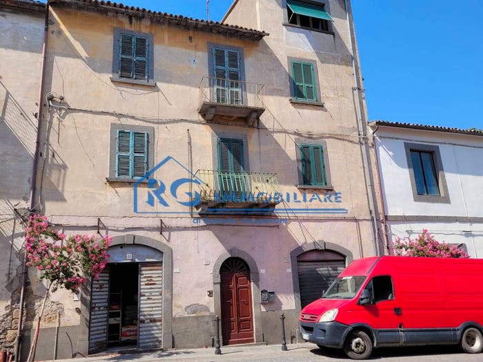 Appartamento trilocale in vendita in Viale Armando Diaz, Centro, Bagnoregio