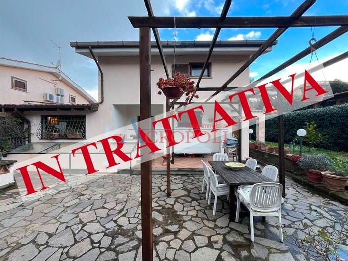 Casa con 6 locali in vendita in via U La Malfa, Centro, Anguillara Sabazia