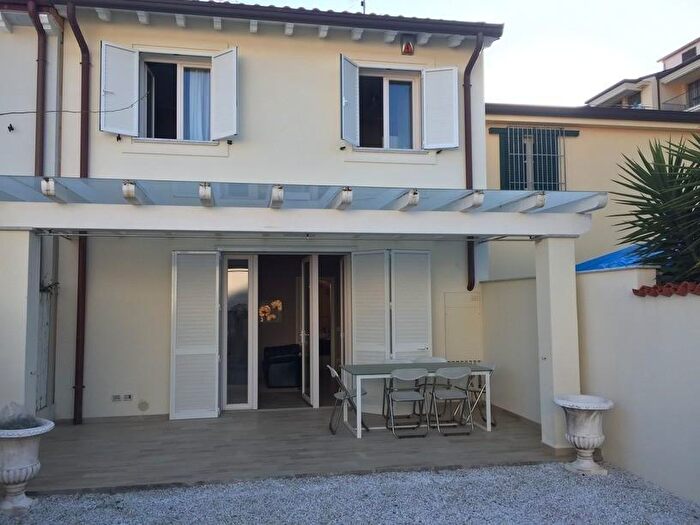 Casa trilocale in vendita in Forte Dei Marmi