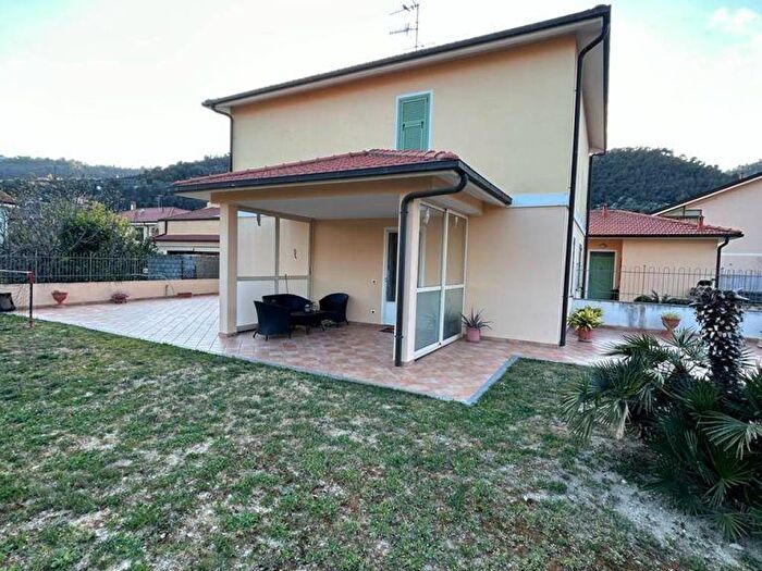 Casa quadrilocale in vendita in Via Vittorio Emanuele, Centro, Camporosso