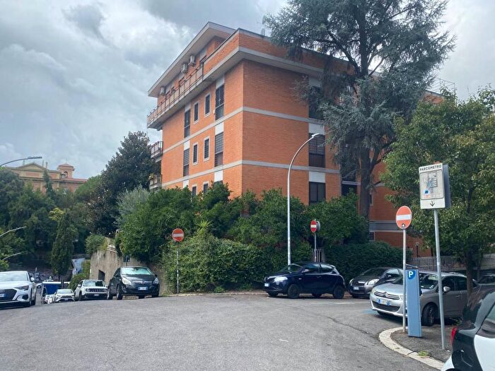 Appartamento con 6 locali in vendita in Via Girolamo Dandini, San Saba Caracalla, Roma