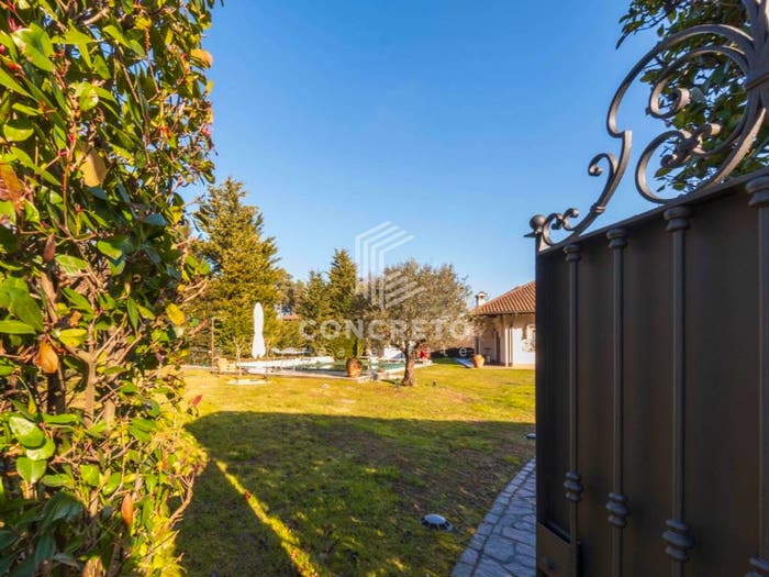 Casa con 6 locali in vendita in Via Monviso, Oleggio Castello