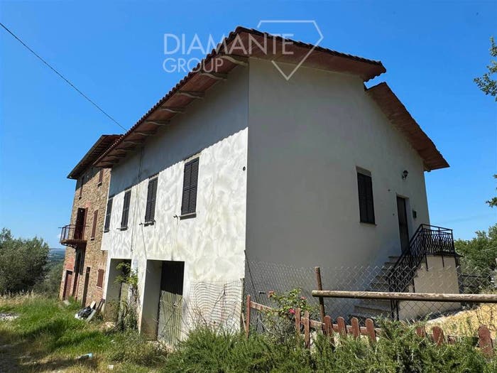 Casa quadrilocale in vendita in Panicale