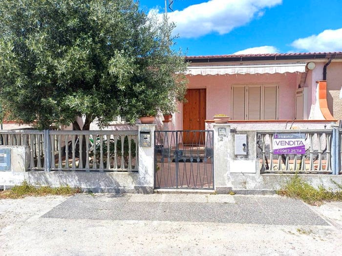 Appartamento trilocale in vendita in Via dei Fiori, Isca sullo Ionio