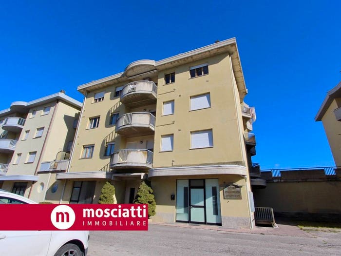 Appartamento con 6 locali in vendita in Via Matteotti, Centro, Matelica