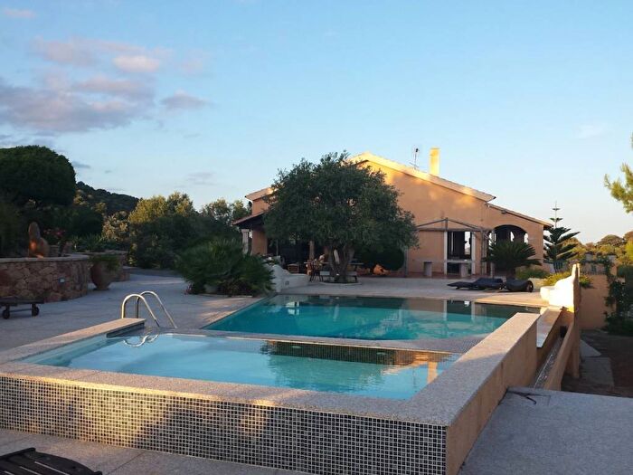 Casa con 6 locali in vendita in via plebi, Santa Lucia, Olbia