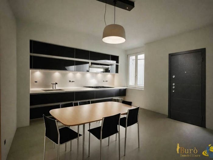 Appartamento trilocale in vendita in Borgo Naviglio, Centro Storico, Parma