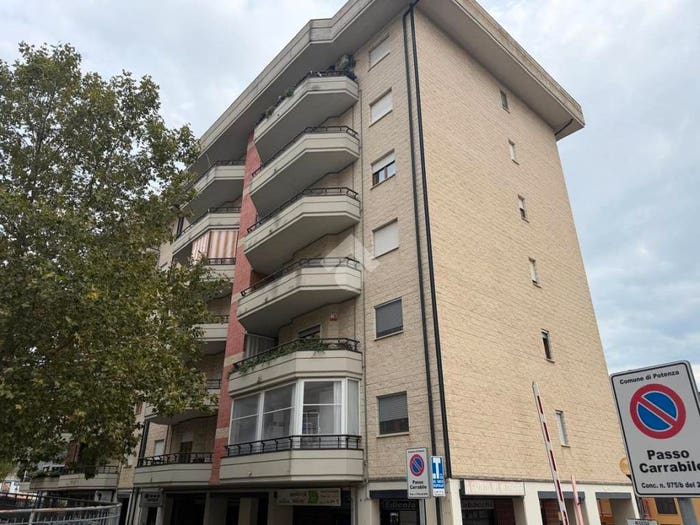 Appartamento quadrilocale in vendita in Via Giovanni XXIII, Centro, Potenza