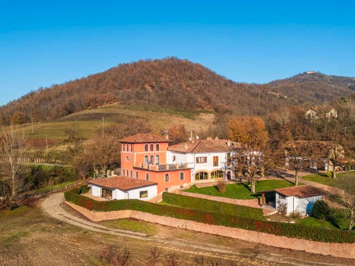 Casa con 6 locali in vendita in Volpedo