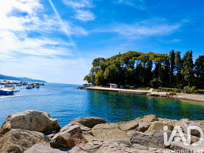 Appartamento quadrilocale in vendita in Via travello, San Michele di Pagana, Rapallo