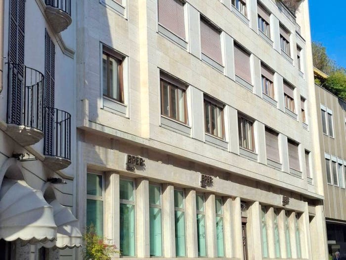 Appartamento con 5 locali in vendita in Via Alessandro Manzoni, Centro, Gallarate