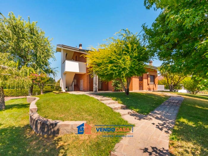 Casa con 6 locali in vendita in Strada Acqui, Cantalupo, Alessandria