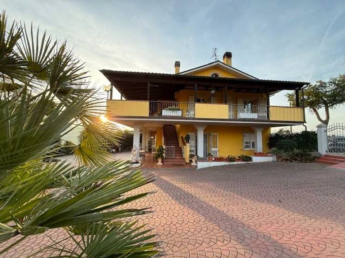 Casa con 6 locali in vendita in Contrada Valloni, Monsampolo del Tronto