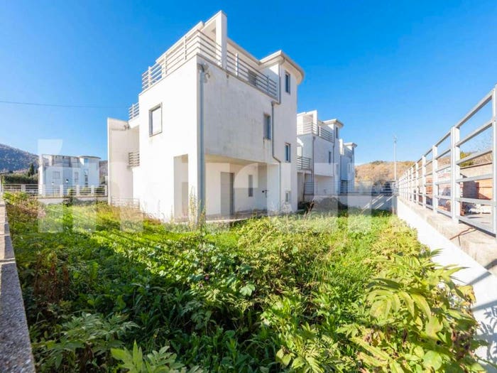 Casa con 6 locali in vendita in Via Valle snc, Liberi