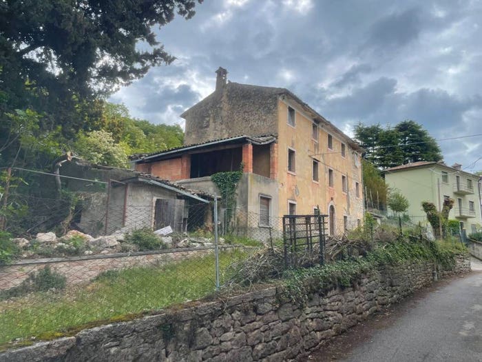 Casa con 6 locali in vendita in Gamberon, Caprino Veronese
