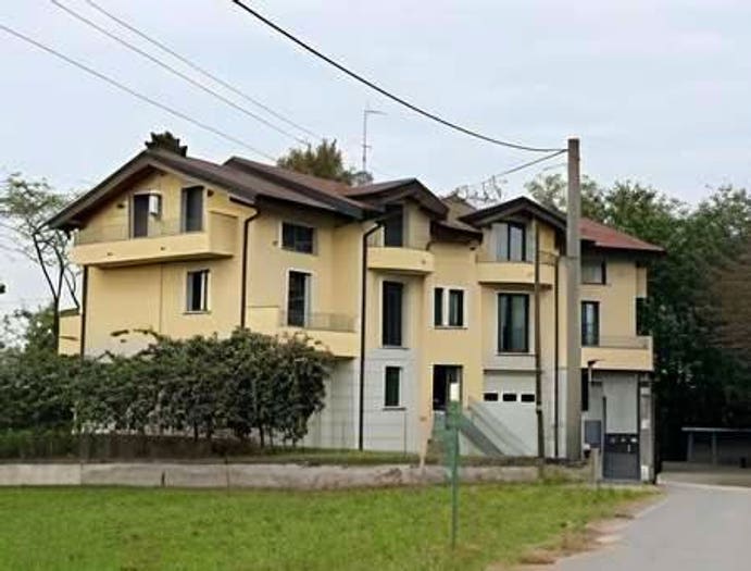 Appartamento trilocale in vendita in Via Tremoncino, Cassago Brianza
