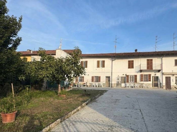 Casa con 6 locali in vendita in Frazione Torcello, Rolasco, Casale Monferrato