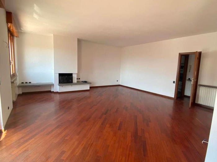 Casa con 6 locali in vendita in Gorlago