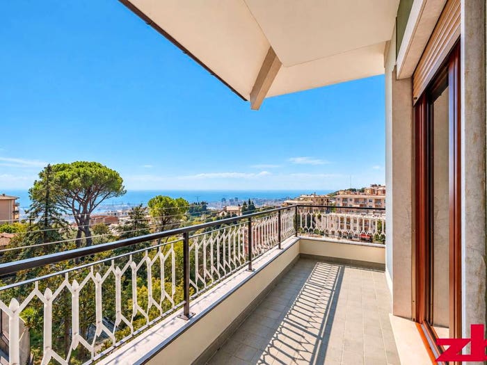 Appartamento quadrilocale in vendita in Via Domenico Chiodo, Castelletto, Genova