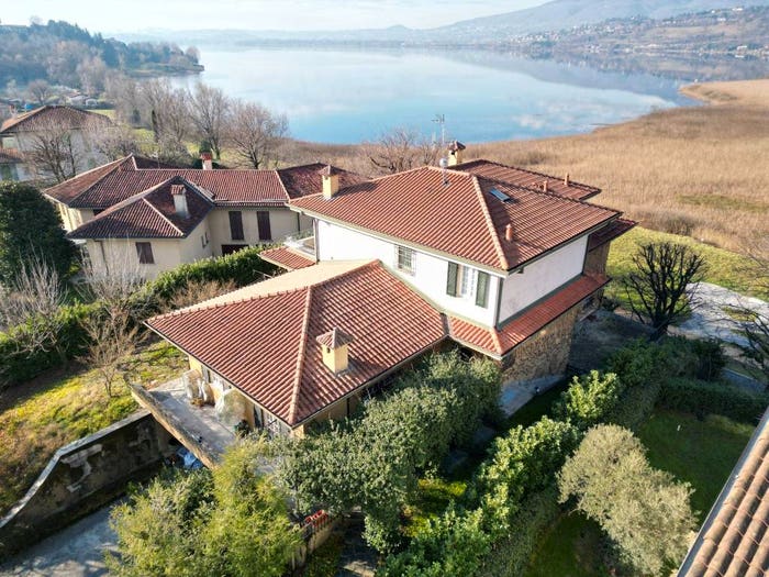 Casa quadrilocale in vendita in Via Calchirola, Centro, Bosisio Parini