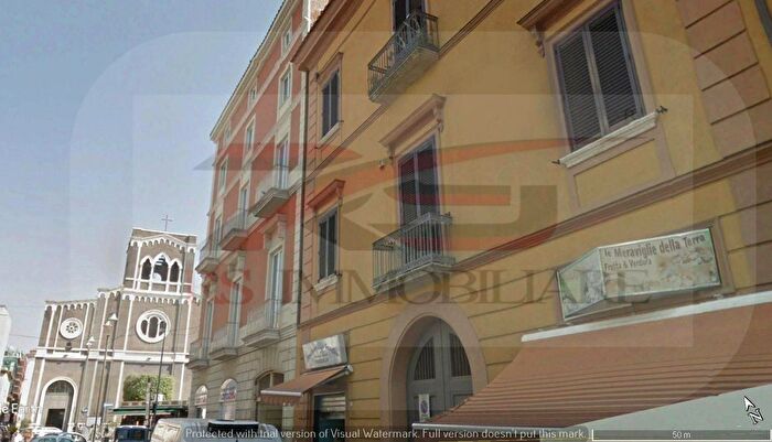 Appartamento con 6 locali in vendita in Via Renato De Martino, Caserta
