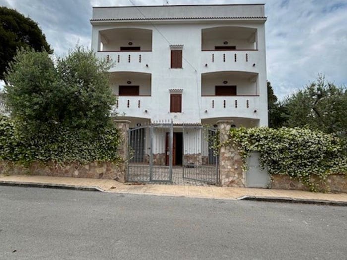 Appartamento trilocale in vendita in Via degli Ulivi, Rodi Garganico