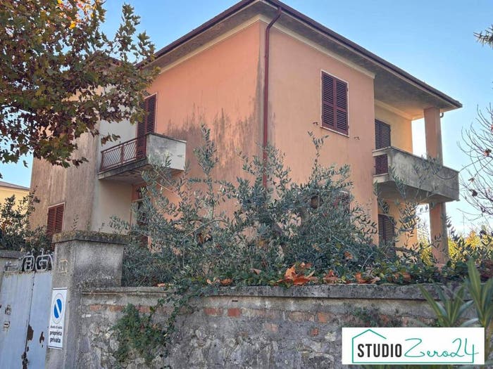 Casa con 6 locali in vendita in Centro, Amelia