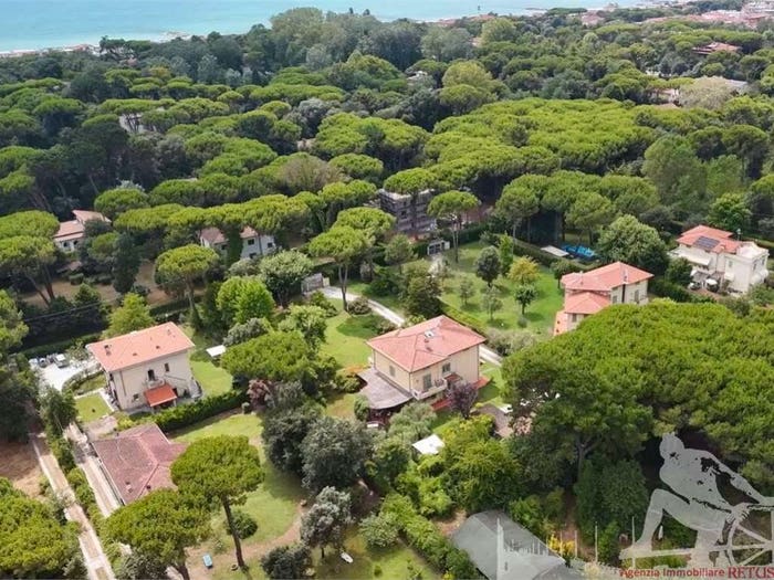 Casa con 6 locali in vendita in Ronchi Poveromo, Massa