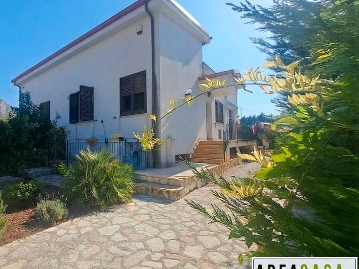 Casa con 5 locali in vendita in Viale Libeccio, Milioti, Carini