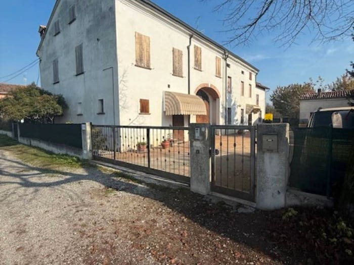 Appartamento con 6 locali in vendita in Viottolo Ex Scuole, Pieve Saliceto, Gualtieri