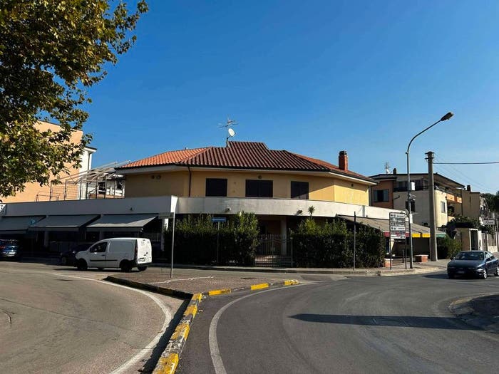 Casa con 6 locali in vendita in via Evangelista, Marcianise