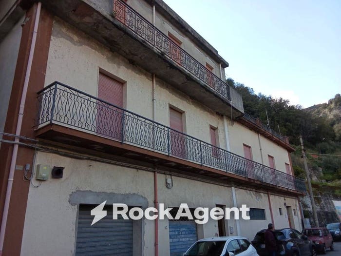 Casa con 6 locali in vendita in Corso Antonio Gramsci, Grotteria