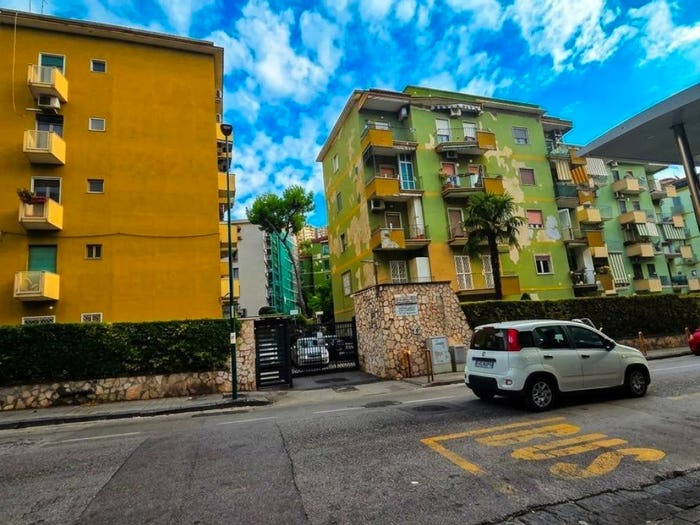 Appartamento trilocale in vendita in Via Consalvo, Fuorigrotta, Napoli