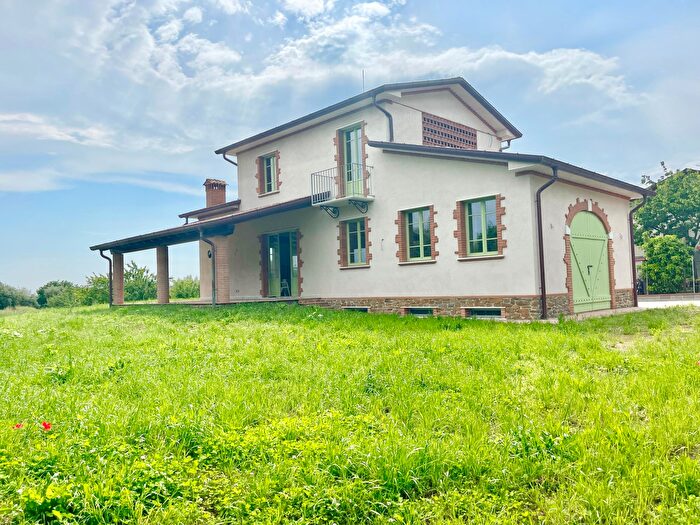 Casa con 6 locali in vendita in Pietrasanta
